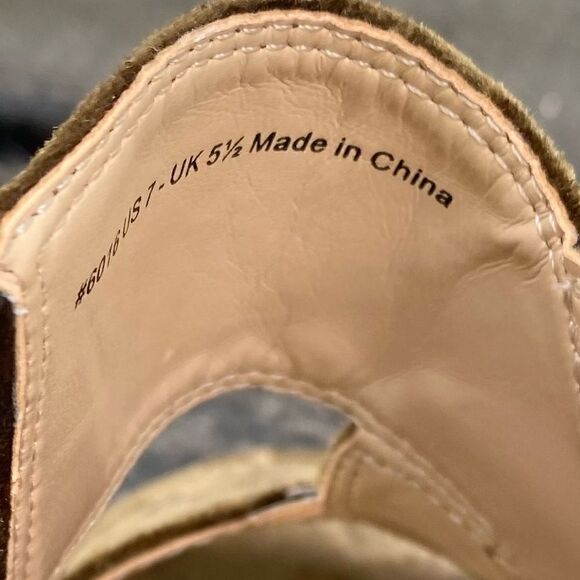 👡CAbi Interlock Green Crushed Velvet Chunky Open Toe Heels - Size 7 - Like New! - Picture 3 of 7